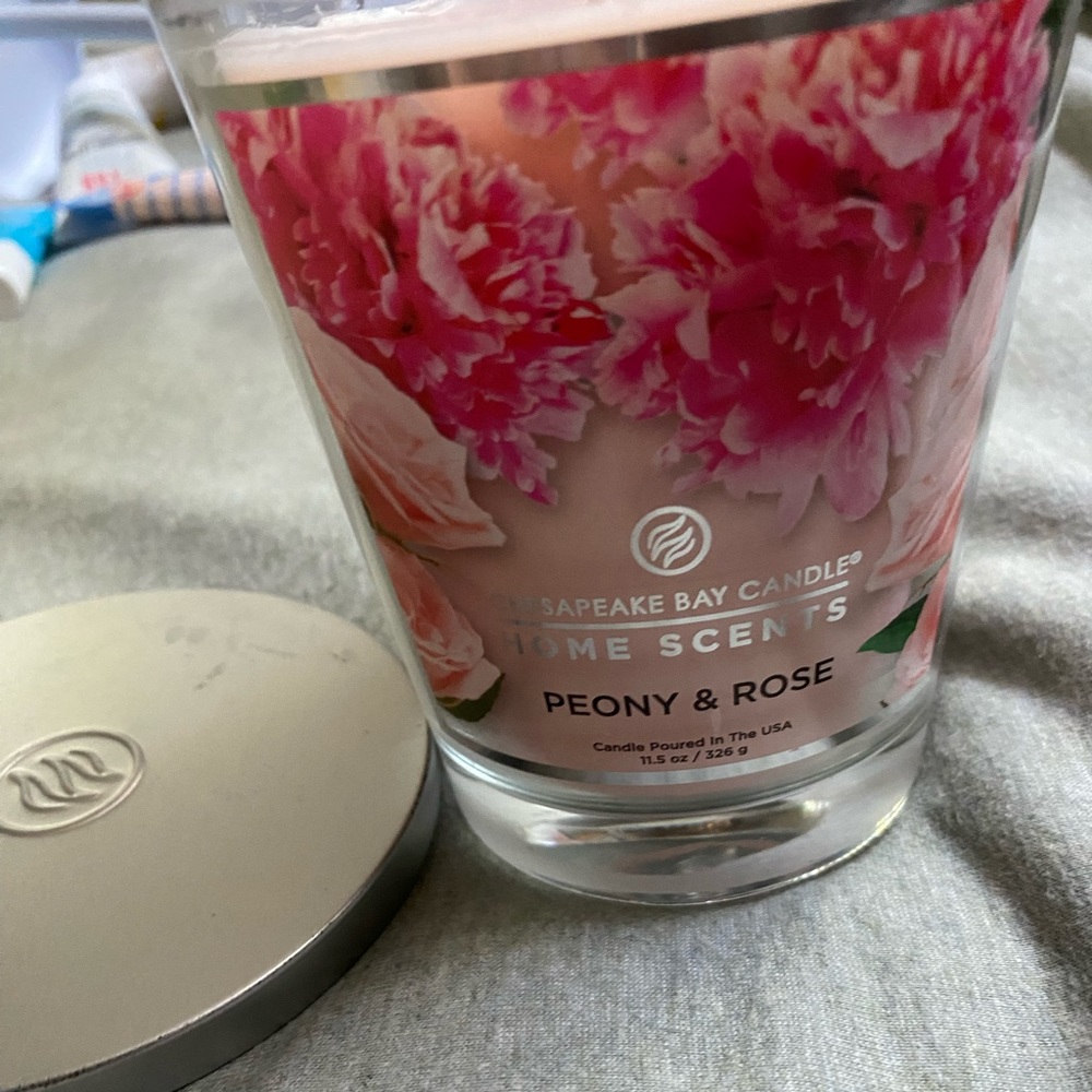 Chesapeake Bay Candle (brand new) - Peony and Rose scent